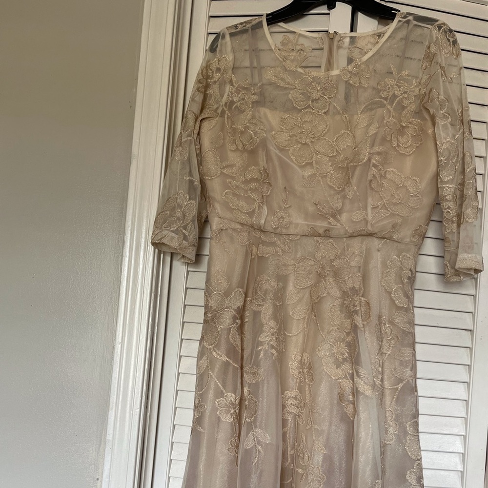 SELLING TAHARI BY ATHUR S. LEVINE EMBROIDERY DRESS SIZE 8 COLOR CREAM